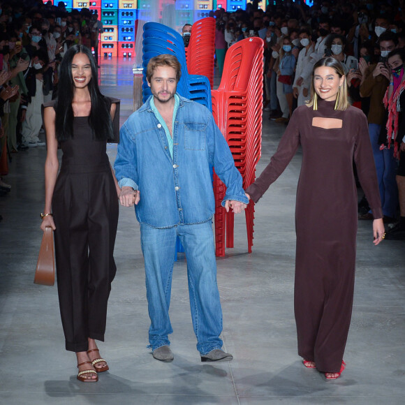 Sasha também surgiu na passarela com Airon Martin, o estilista por trás da marca Misci que a convidou para a SPFW