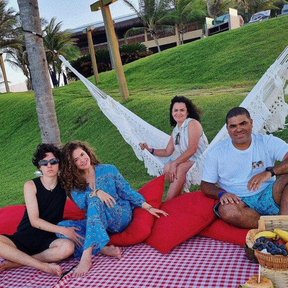 Nas redes sociais, Maisa explicou que também está comemorando o aniversário de namoro