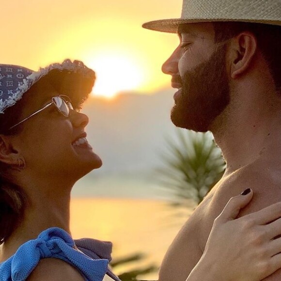 Andressa Suita e Gusttavo Lima são flagrados em iate