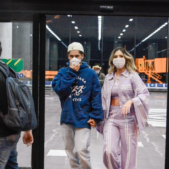 O look de Virgínia Fonseca é lilás com detalhes em branco