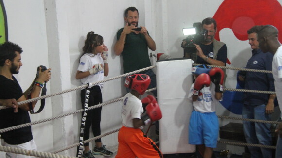 Malvino Salvador participa de inauguração de academia de boxe no Vidigal, no Rio