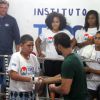 Malvino Salvador assiste no sábado, 29 de novembro de 2014, uma luta de boxe no Morro do Vidigal, na Zona Sul do Rio de Janeiro