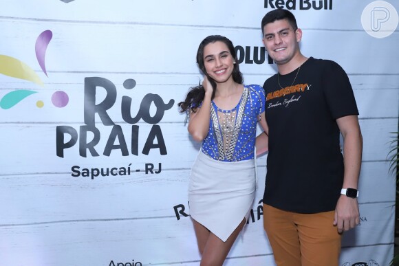 Camarote Rio Praia: Giovanna Coimbra, atriz de 'Gênesis', também compareceu ao evento acompanhada pelo namorado