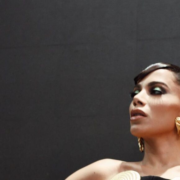 Anitta está no Brasil por uma breve temporada
