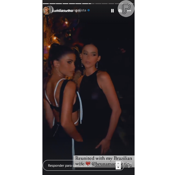 Bruna Marquezine e Camila Coelho apostaram em looks pretos mas nada básicos para evento na cidade de Miami
