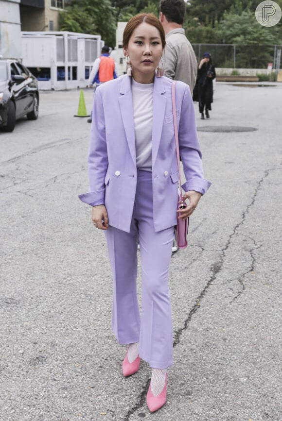 Conjunto de blazer e calça lilás é opção para quem quer um look de Réveillon mais sofisticado