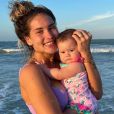 Virgínia Fonseca curtiu dia de praia com a filha, Maria Alice, de 6 meses