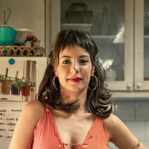 Na novela 'Um Lugar ao Sol', Christian (Cauã Reymond) e Lara (Andreia Horta) são surpreendidos por bandido, que invade o restaurante da mocinha