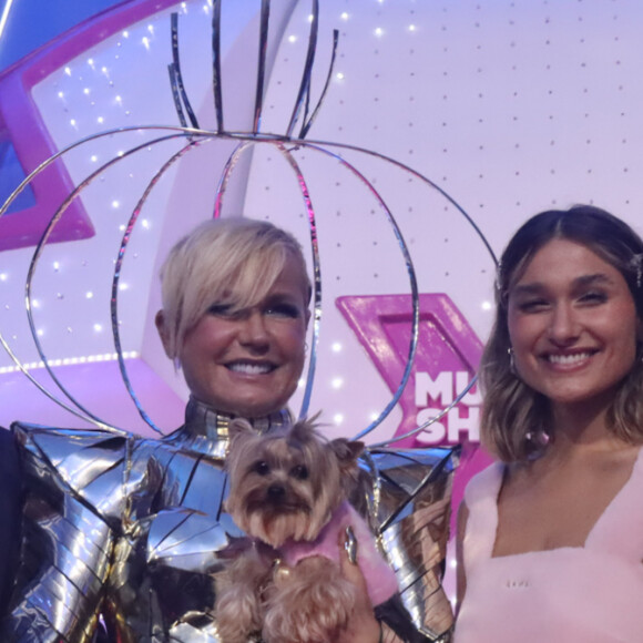Sasha Meneghel se derreteu ao ver Xuxa brilhando ao som dos hinos 'Arco-Íris' e 'Lua de Cristal'