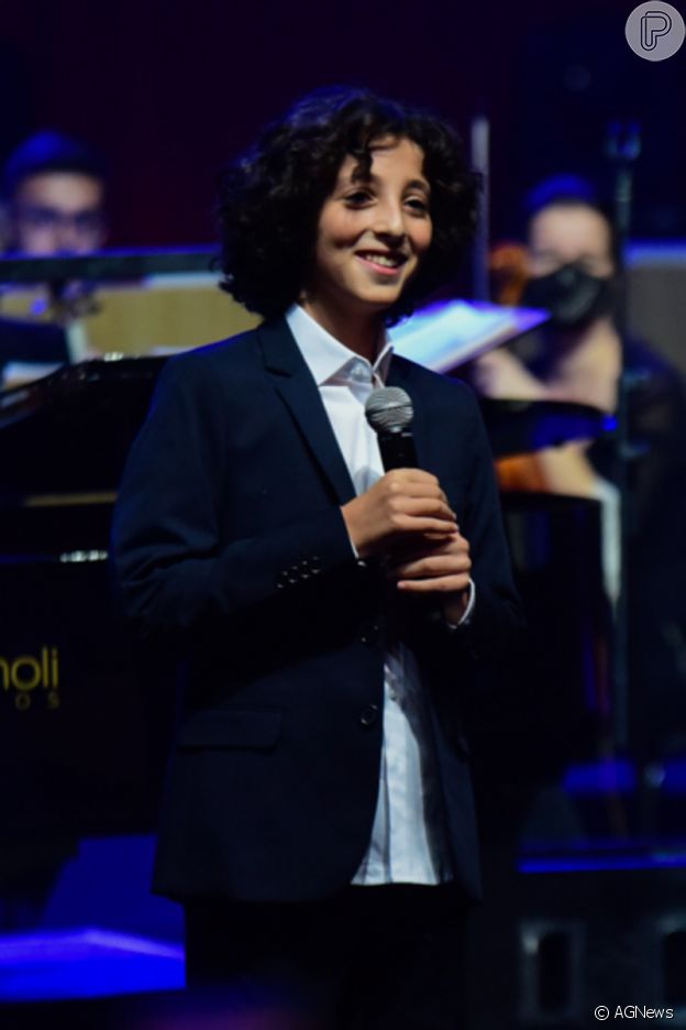 Filho mais novo de Marcos Mion estreia como tenor e emociona ...