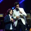 Filho caçula de Marcos Mion se apresentou ao lado do tenor Thiago Arancam