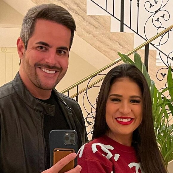Simone e Kaká Diniz fazem sexo sete vezes por semana: marido fez a revelação em tom de brincadeira, enquanto a cantora fingia que dormia 