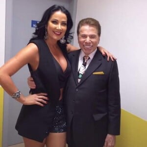 'BBB 22': Helen Ganzarolli, uma das assistentes de palco de Silvio Santos, começou no SBT e fez carreira na emissora