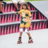 Filha de Cauã Reymond e Grazi Massafera, Sofia anda de patins no Rio de Janeiro