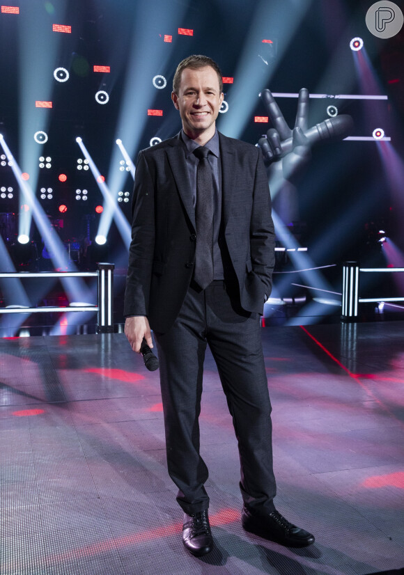 Tiago Leifert anunciou saída da Globo em setembro de 2021, mas, por motivos pessoais não ficou até a final do 'The Voice', apresentando somente as audições às cegas