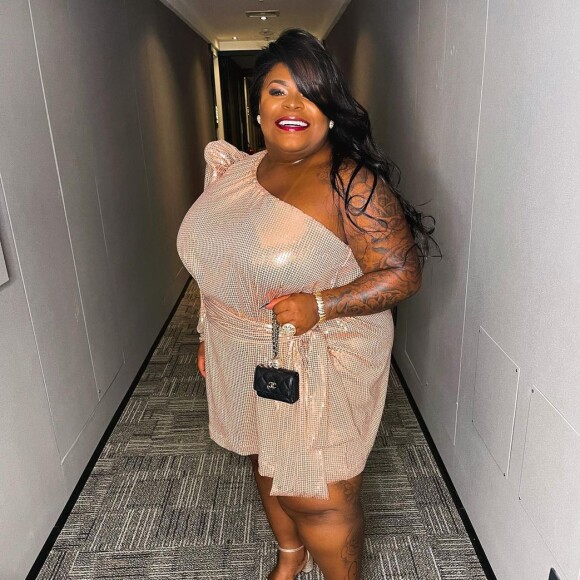 Por isso, no vídeo, Jojo Todynho pediu para os parentes não fazerem 'perguntas inconvenientes'