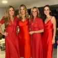 Ticiane Pinheiro posa com as mulheres da família usando vestido vermelho da grife Sandra Almino
