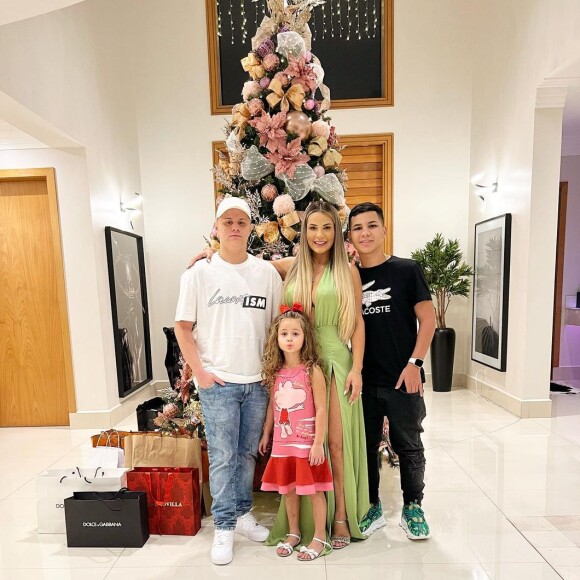 Este foi o primeiro Natal de Deolane Bezerra sem MC Kevin