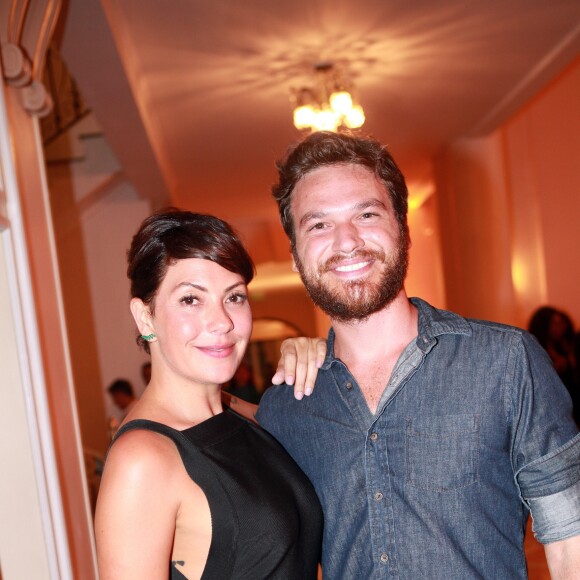 Fabiula Nascimento e Emilio Dantas compartilharam a primeira foto dos filhos nesta terça-feira (11)