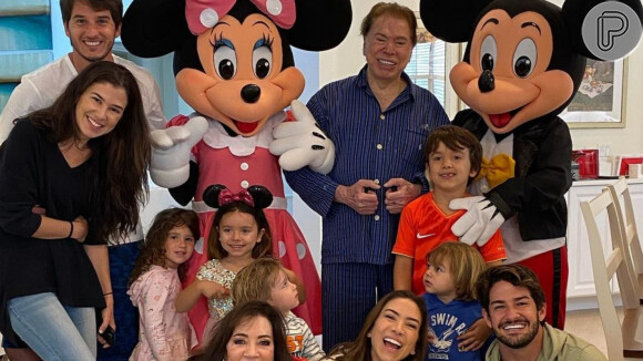 Silvio Santos reuniu mulher, filhas e netos em café da manhã com Mickey Mouse