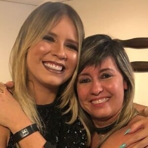 Marília Mendonça posa com a mãe de Murilo Huff, Zaida HUff