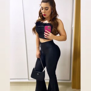 Naiara Azevedo teria uma com um banco e outra com uma produtora de eventos