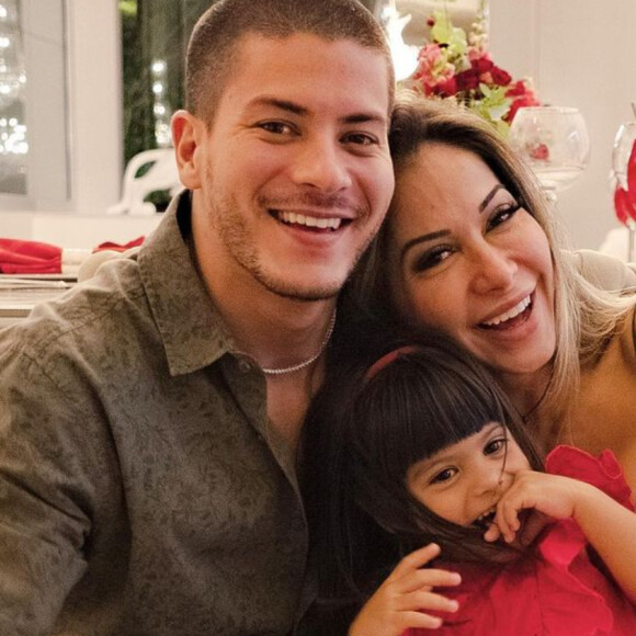 Mayra Cardi falou sobre o estado de saúde de Sophia, sua filha com Arthur Aguiar