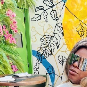 Jojo Todynho tem dado prioridade a amizades de antes da fama na lista de convidados, mas personalidades famosas também devem fazer parte do evento