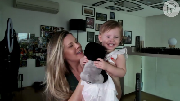 Filha de Tiago Leifert tem 1 ano e está em tratamento contra o câncer nos olhos