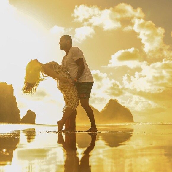 Paolla Oliveira e Diogo Nogueira: o cantor resgatou uma imagem retirada de um ensaio que o casal realizou no começo do ano, em Fernando de Noronha