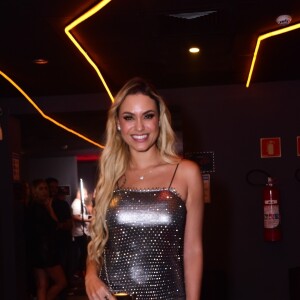 A ex-'BBB' Sarah Andrade compareceu à festa de Luan Santana
