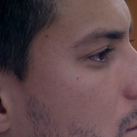 'BBB 22': Arthur Aguiar desabafou sobre se sentir só, dizendo que 'está com os meninos', referindo-se ao seu grupo de amigos na casa, 'mas não é prioridade para nenhum deles'