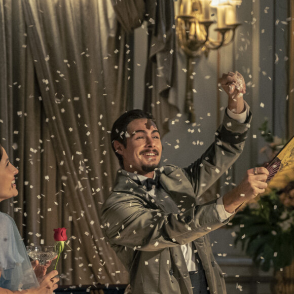 Davi (Rafael Vitti) se apaixonará por Elisa (Larissa Manoela) e será preso injustamente em 'Além da Ilusão'