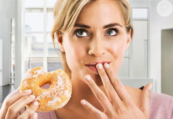 Dieta com excesso de açúcar pode ser vício, alerta nutricionista. Entenda polêmica!