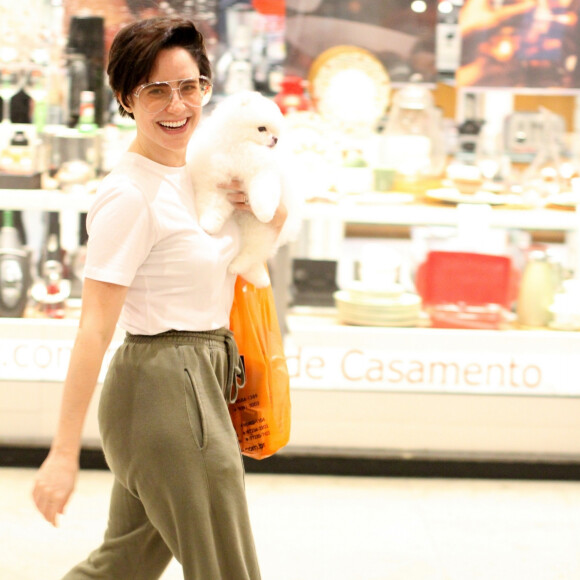 Fernanda Vasconcellos surpreendeu os seguidores ao anunciar que está grávida