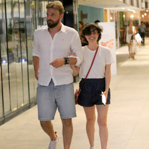 Amigos enviaram uma série de parabéns para Fernanda Vasconcellos e Cássio Reis