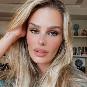 Yasmin Brunet tem se dedicado ao lançamento de uma linha de beleza após separação de Gabriel Medina