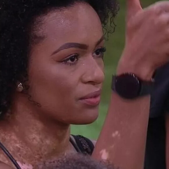 'BBB 22': Maria acertou com um balde a cabeça de Natália durante dinâmica