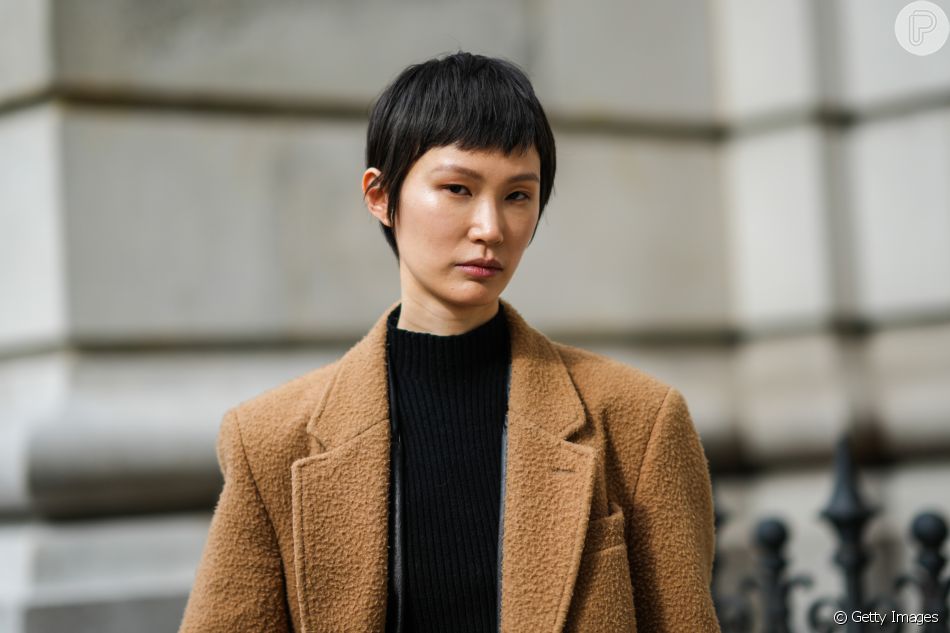 Cabelo curto em cut bob com franja assimétrica é moderno e estiloso