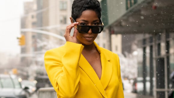 Cabelo curto com franja na NYFW: inspirações do street style para fios cacheados, ondulados e lisos