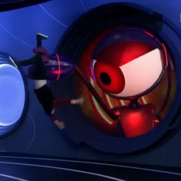 Tadeu Schmidt foi levado pelo boneco sinistro do 'BBB 22'