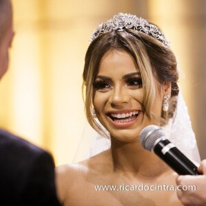 A imagem escolhida foi de um momento do casamento dos dois