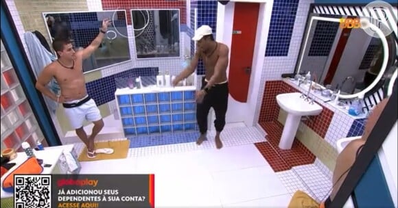 'BBB 22': Arthur Aguiar rebateu fala de PA sobre 'ser muito sério'. 'Relaxa mano, só falei pra tu fazer o bagulho [tirar a barba] aqui dentro [do chuveiro]'