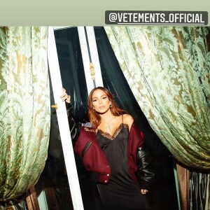 Para a Semana de Moda, Anitta escolheu um look de mais de R$ 40 mil