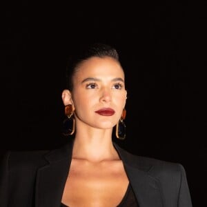 Bruna Marquezine já assistiu a outros desfiles na Semana de Moda de Paris