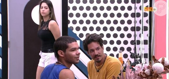 BBB 22: Vyni é apontado por fãs e pelos brothers como apaixonado por Eliezer, em relação platônica