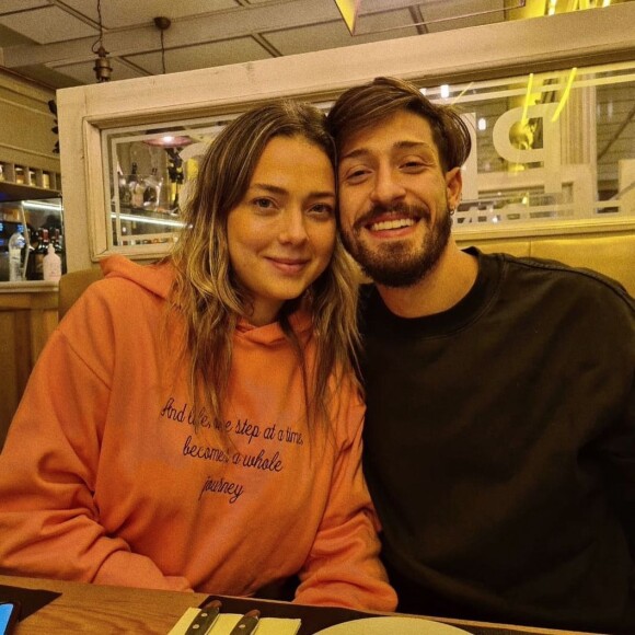 Carol Dantas é casada com Vinícius Martinez, com quem tem um filho