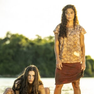 Novela 'Pantanal': Juliana Paes interpreta Maria Marruá, mãe de Juma (Alanis Guillen), e sua personagem estava grávida quando realizou as cenas boiando na água