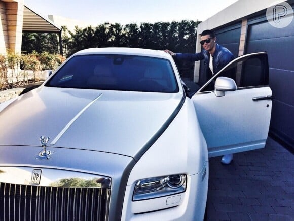 Coleção de carros de luxo de Cristiano Ronaldo pode chegar a 7 milhões de libras (mais de 120 milhões de reais)