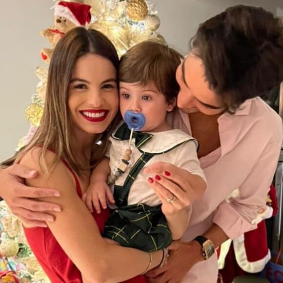 Sthefany Brito divide sua rotina maternal com os fãs